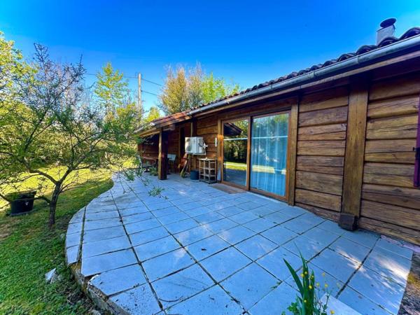 A 1O MINUTES DE PARTHENAY /CHALET EN BOIS/ 3 CHAMBRES / GARAGE