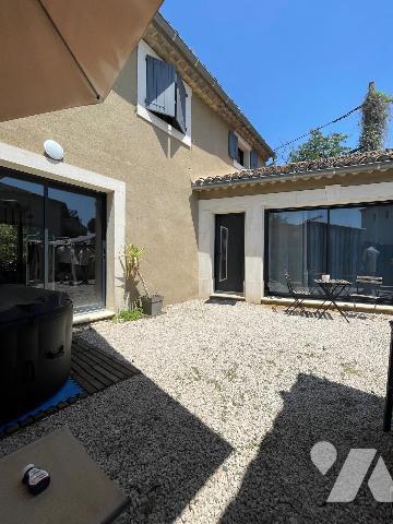 Dans un environnement  privilegie  découvrez cette partie de mas  de 106m²entièrement  renovée