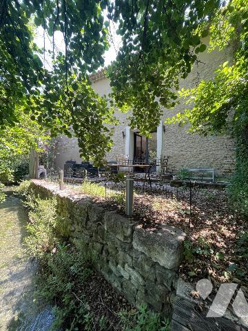Dans un environnement  privilegie  découvrez cette partie de mas  de 106m²entièrement  renovée