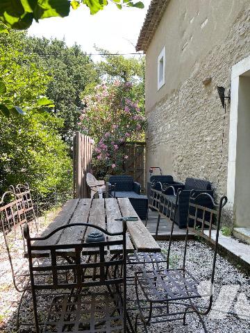 Dans un environnement  privilegie  découvrez cette partie de mas  de 106m²entièrement  renovée