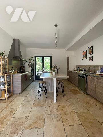 Dans un environnement  privilegie  découvrez cette partie de mas  de 106m²entièrement  renovée