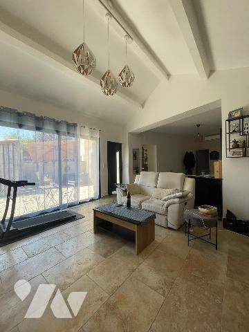 Dans un environnement  privilegie  découvrez cette partie de mas  de 106m²entièrement  renovée