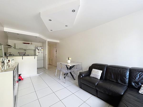 EXCLUSIVITÉ - SAINT-ÉTIENNE COURS FAURIEL (RUE DE LA CONVENTION) - T3 58,07 m² - 2 CHAMBRES - EXCELLENT ÉTAT - CAVE - GARAGE EN OPTION