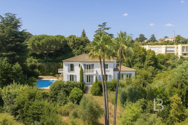 Opportunité de rénovation prestigieuse avec vue mer panoramique – Super Cannes