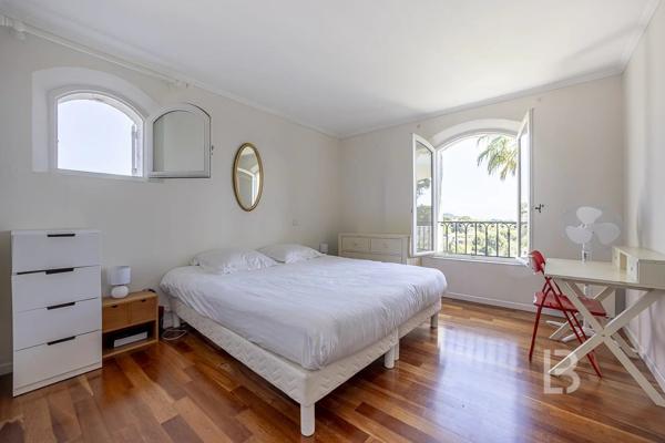 Opportunité de rénovation prestigieuse avec vue mer panoramique – Super Cannes
