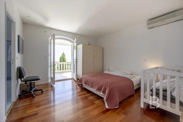 Opportunité de rénovation prestigieuse avec vue mer panoramique – Super Cannes