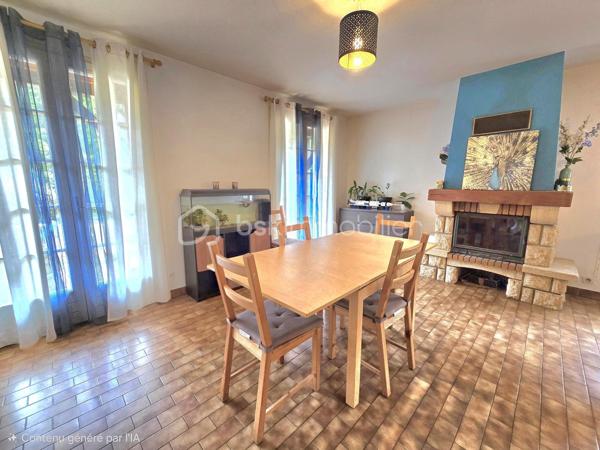 🏡 Maison de plain-pied 105 m² – 3 chambres, garage et jardin – Randan

⭐ Informations importantes avant visite
Deux extensions ont été ajoutées peu de temps après la construction d’origine et présentent aujourd’hui des mouvements du sol ayant entraîné des fissures localisées. Une étude géotechnique complète (mission G5+G2AVP) a été réalisée en juillet 2026 : elle confirme que le bâti principal est sain et que les désordres concernent uniquement les extensions. Les solutions de confortement sont identifiées et documentées, ce qui permet d’aborder les travaux en parfaite connaissance de cause. Le positionnement du bien tient compte de ces éléments techniques, et les vendeurs restent ouverts à une discussion raisonnable en fonction du projet de l’acquéreur.

🌿 Description du bien
Située dans un lotissement calme, cette maison de plain-pied des années 1980 offre un cadre de vie agréable, lumineux et fonctionnel. La maison comprend une cuisine équipée, indépendante, qui donne directement sur la terrasse arrière. Le séjour et la salle à manger forment un espace chaleureux, équipé d’un insert bois. Une extension attenante, aménagée en bureau, apporte une pièce supplémentaire parfaitement adaptée au télétravail ou à une activité indépendante. L’ensemble est complété par trois chambres, une salle d’eau, un WC indépendant, une buanderie et un garage attenant, assurant un confort de vie optimal et une circulation fluide entre les pièces et les extérieurs.

Le jardin, entièrement clos, plat et arboré, constitue un véritable atout. Deux terrasses permettent de profiter pleinement des beaux jours : l’une est couverte à l’avant de la maison, l’autre ouverte à l’arrière. Une annexe maçonnée accolée au garage sert d’abri de jardin et offre un espace de stockage supplémentaire.

Les commodités, l’école et les transports se trouvent à seulement cinq minutes, et l’emplacement permet de rejoindre facilement Vichy (20 min), Riom (25 min) et Clermont-Ferrand (40 min).


🔧 Éléments techniques
🔥 Chauffage  
• Insert bois dans le séjour
• Radiateurs électriques
• DPE classé D (247 kWh/m²/an)

🪟 Menuiseries  
• Fenêtres bois survitrage avec volets bois
• Bon état général

🧱 Toiture  
• Toiture en bon état
• Aucun désordre signalé

💧 Assainissement  
• Assainissement collectif

⚡ Électricité  
Quelques points électriques sont à remettre aux normes, sans travaux importants à prévoir.

💬 À savoir
• Extensions réalisées après la construction d’origine
• Désordres connus, diagnostiqués et documentés
• Bâti principal sain
• Maison habitable, fonctionnelle et agréable

Une maison qui combine transparence, potentiel et confort, prête à accueillir un projet d’acquéreur réfléchi.
