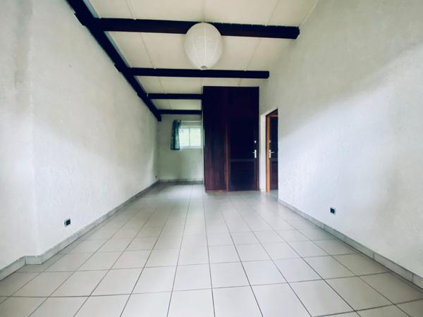 Eden – maison d’architecte de 245 m² à vendre à La Possession / Sainte‑Thérèse – jardin tropical 1 900 m², piscine & dépendance