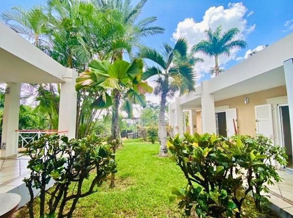 Eden – maison d’architecte de 245 m² à vendre à La Possession / Sainte‑Thérèse – jardin tropical 1 900 m², piscine & dépendance