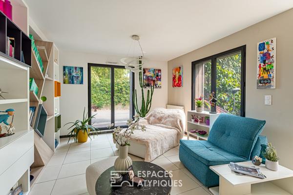 Maison contemporaine baignée de lumière dans résidence sécurisée à Noisy-le-Roi, proche du golf