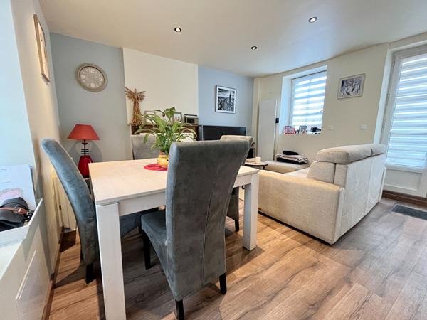 A VENDRE MAISON DINAN CENTRE // 2 CHAMBRES// COUR PRIVATIVE//PROCHE TOUS COMMERCES