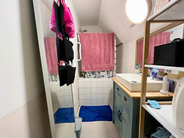 A VENDRE MAISON DINAN CENTRE // 2 CHAMBRES// COUR PRIVATIVE//PROCHE TOUS COMMERCES