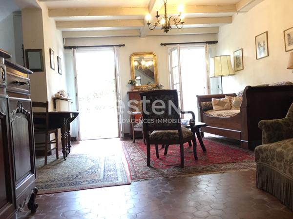 ROCHEFORT Maison ville Quartier Gambetta 3 chambres+ bureau, garage et un jardin clos.