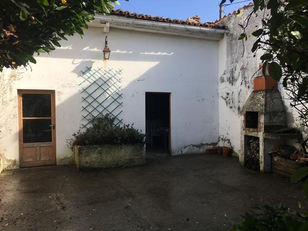 ROCHEFORT Maison ville Quartier Gambetta 3 chambres+ bureau, garage et un jardin clos.