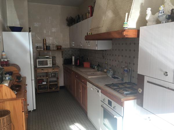 ROCHEFORT Maison ville Quartier Gambetta 3 chambres+ bureau, garage et un jardin clos.