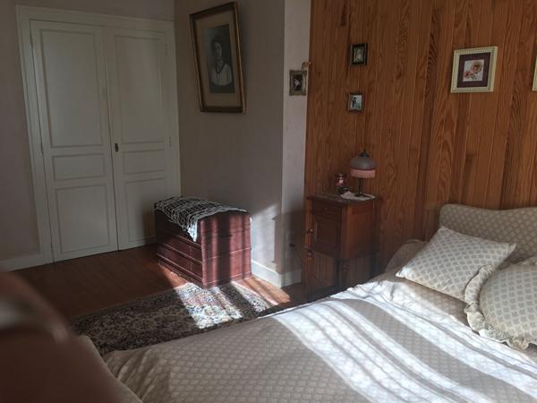 ROCHEFORT Maison ville Quartier Gambetta 3 chambres+ bureau, garage et un jardin clos.