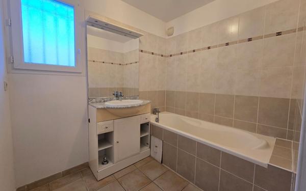 Appartement à louer    3 pièces • 62,52 m2 Arles