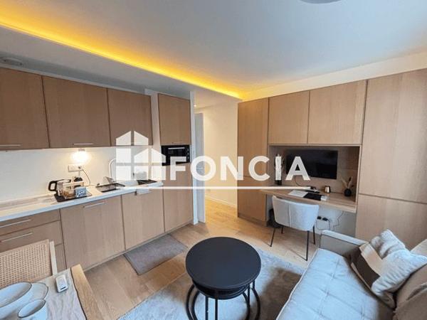 Location Appartement 2 pièces 27.7 m² - 19 rue du Débarcadère Paris 75017