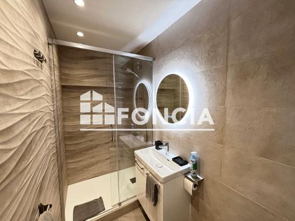 Location Appartement 2 pièces 27.7 m² - 19 rue du Débarcadère Paris 75017