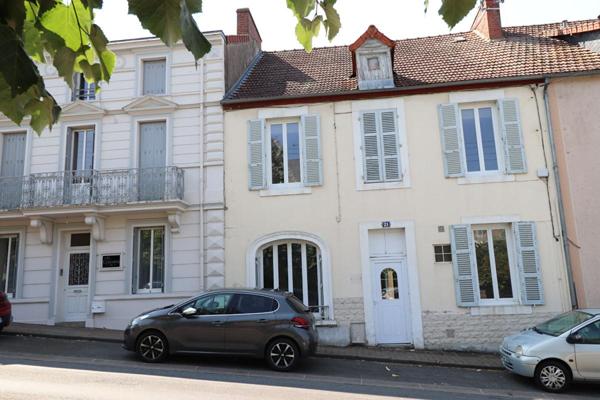 Maison Neris Les Bains 8 pièce(s) 108 m2