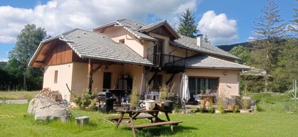 A VENDRE, Villa de Prestige à Seyne-les-Alpes – Vue Panoramique & Proximité des Pistes !