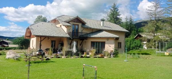 A VENDRE, Villa de Prestige à Seyne-les-Alpes – Vue Panoramique & Proximité des Pistes !