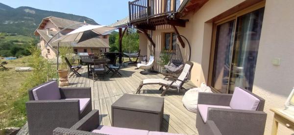 A VENDRE, Villa de Prestige à Seyne-les-Alpes – Vue Panoramique & Proximité des Pistes !