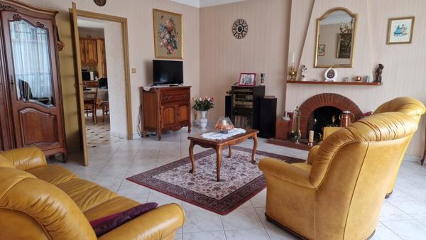 MAISON DE BOURG AVEC DE BEAUX VOLUMES