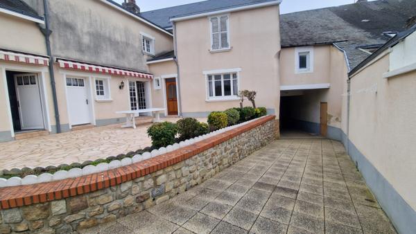 MAISON DE BOURG AVEC DE BEAUX VOLUMES