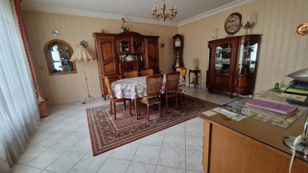 MAISON DE BOURG AVEC DE BEAUX VOLUMES