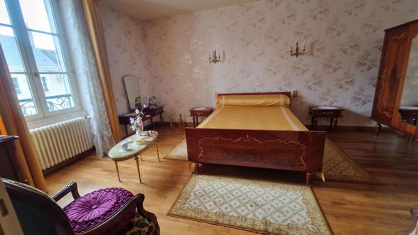 MAISON DE BOURG AVEC DE BEAUX VOLUMES