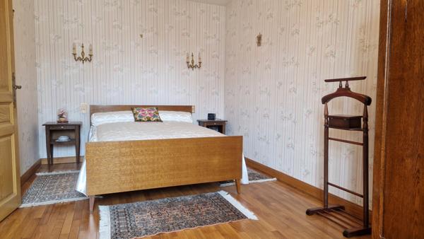 MAISON DE BOURG AVEC DE BEAUX VOLUMES