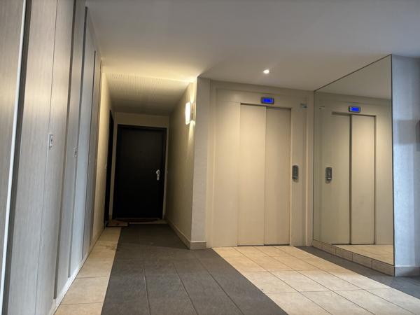 Spacieux 4 pièces Strasbourg Neuhof village Terrasse, Garage fermé