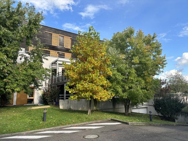 Spacieux 4 pièces Strasbourg Neuhof village Terrasse, Garage fermé