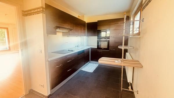 Spacieux 4 pièces Strasbourg Neuhof village Terrasse, Garage fermé