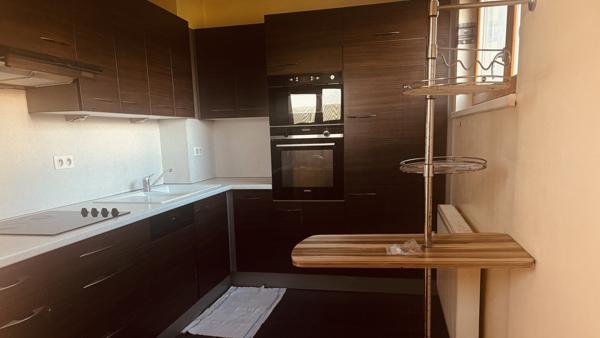 Spacieux 4 pièces Strasbourg Neuhof village Terrasse, Garage fermé