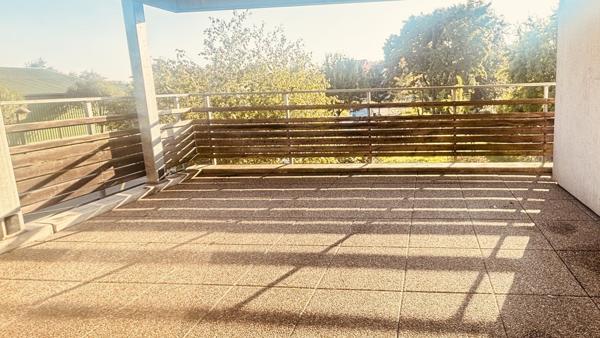 Spacieux 4 pièces Strasbourg Neuhof village Terrasse, Garage fermé