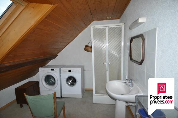 Corps de ferme avec 2 maisons, une grange, prévoir travaux