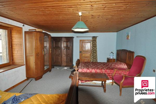 Corps de ferme avec 2 maisons, une grange, prévoir travaux