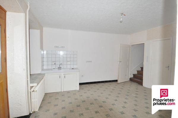 Corps de ferme avec 2 maisons, une grange, prévoir travaux