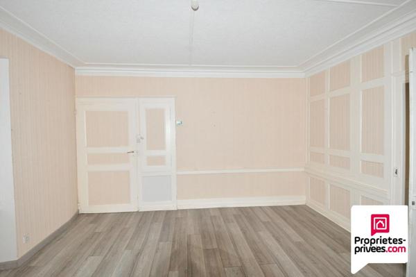 Corps de ferme avec 2 maisons, une grange, prévoir travaux