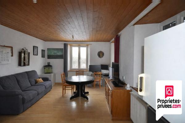 Corps de ferme avec 2 maisons, une grange, prévoir travaux