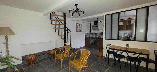 Maison 4 chambres avec un appartement T2 à Vendre. Aucun travaux !