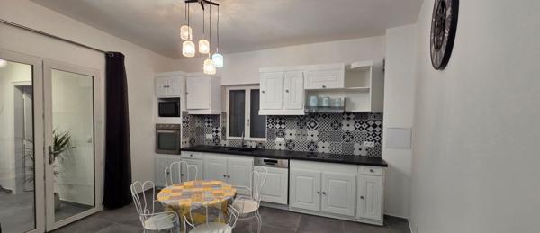 Maison 4 chambres avec un appartement T2 à Vendre. Aucun travaux !