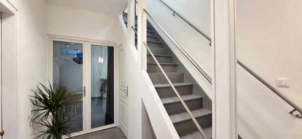 Maison 4 chambres avec un appartement T2 à Vendre. Aucun travaux !