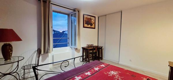 Maison 4 chambres avec un appartement T2 à Vendre. Aucun travaux !