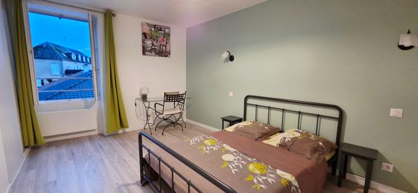 Maison 4 chambres avec un appartement T2 à Vendre. Aucun travaux !