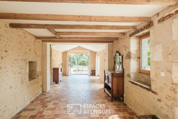 Maison poitevine de caractère entourée de son parc arboré