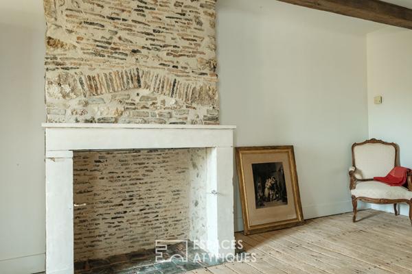 Maison poitevine de caractère entourée de son parc arboré