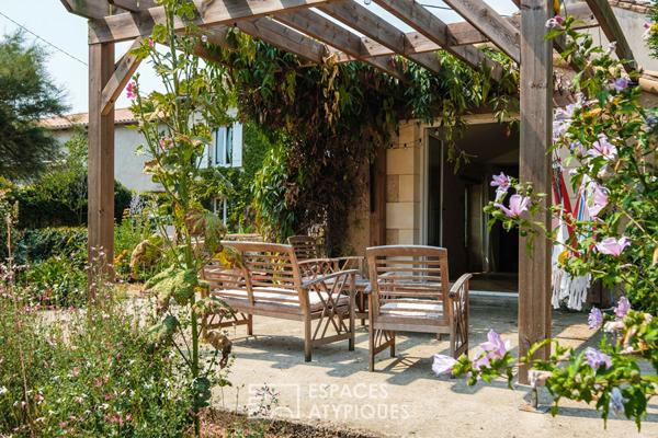 Maison poitevine de caractère entourée de son parc arboré